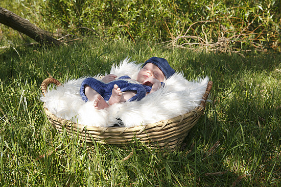 Beautiful Newborn Shoot - Outside
